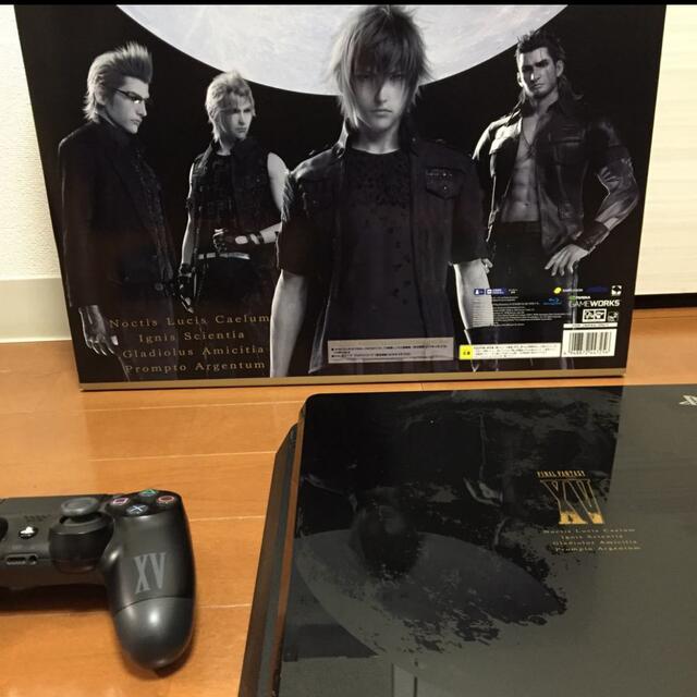 PlayStation4(プレイステーション4)の美品 コントローラー×2 PS4 プレステ4 FF15 限定 ルナエディション エンタメ/ホビーのゲームソフト/ゲーム機本体(家庭用ゲーム機本体)の商品写真