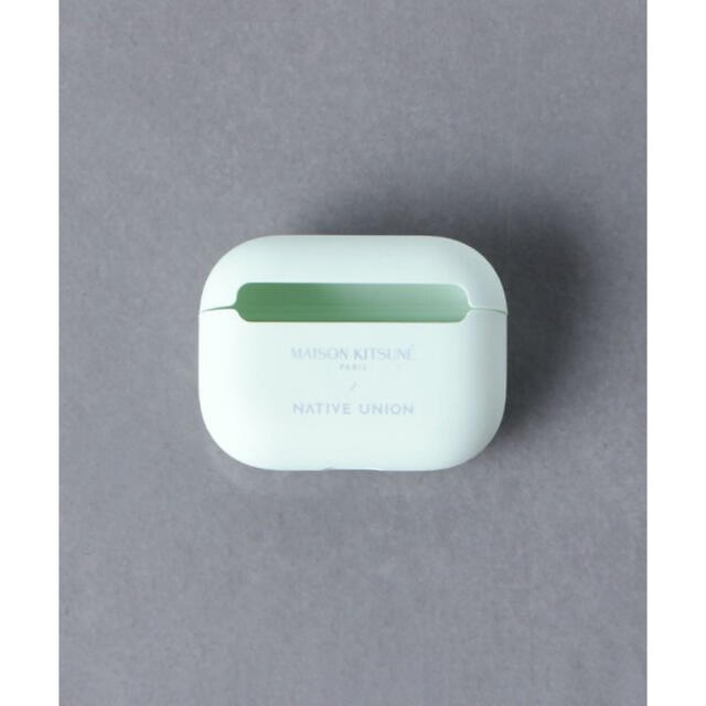 MAISON KITSUNE'(メゾンキツネ)のMaison Kitsuné  メゾンキツネ AirPods Pro ケース スマホ/家電/カメラのスマホアクセサリー(モバイルケース/カバー)の商品写真