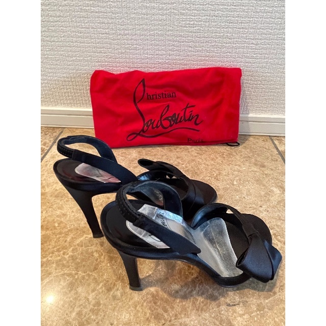 Christian Louboutin(クリスチャンルブタン)のChristian Louboutin リボン サテンサンダル 35 レディースの靴/シューズ(サンダル)の商品写真