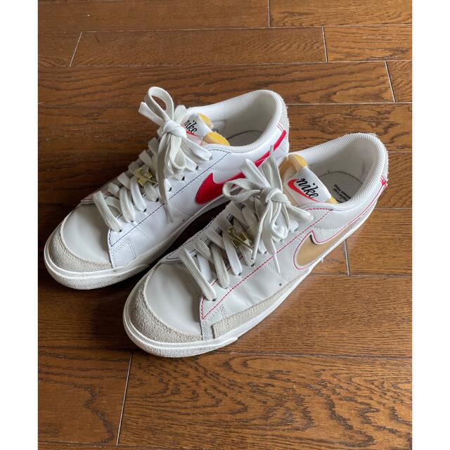 NIKE(ナイキ)のNIKE BLAZER LOW 77 PREMIUM メンズの靴/シューズ(スニーカー)の商品写真