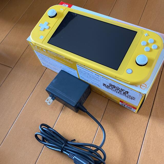 美品　任天堂　switch lite イエローゲームソフト/ゲーム機本体