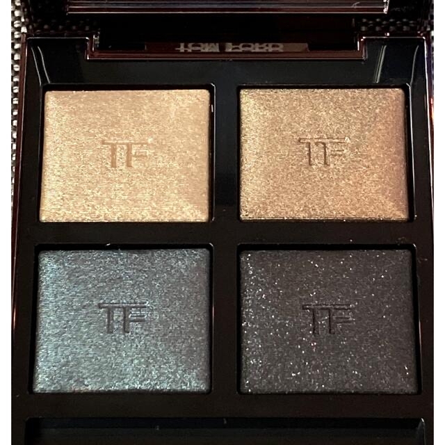 TOM FORD(トムフォード)の値下げ！新品限定品❗️トムフォード アイカラークォード 32 メタリック デニム コスメ/美容のベースメイク/化粧品(アイシャドウ)の商品写真