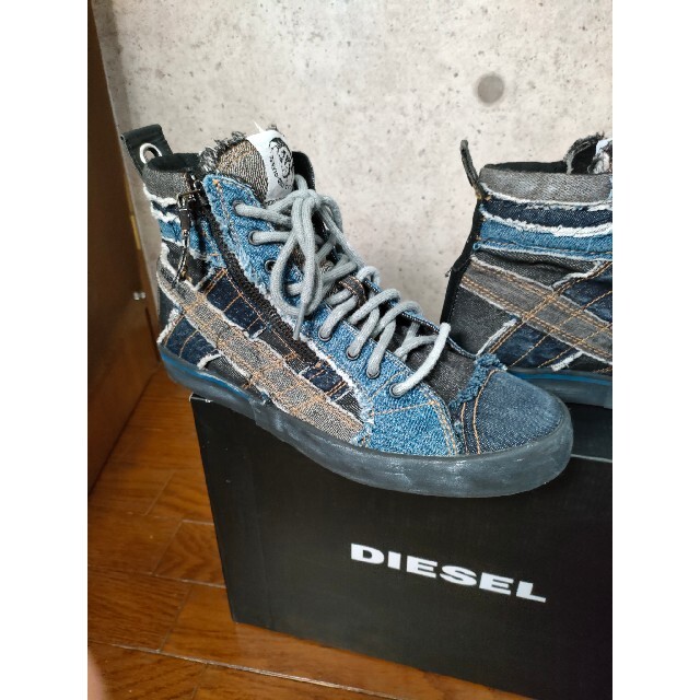 DIESEL(ディーゼル)の未使用品 ディーゼル DIESEL サイドジップ デニムハイカットスニーカー メンズの靴/シューズ(スニーカー)の商品写真