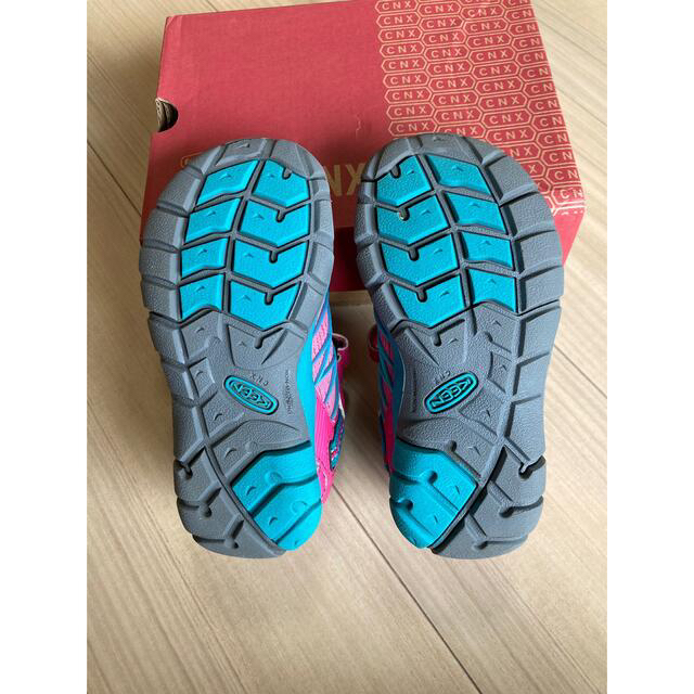 KEEN(キーン)のKEEN トレッキングシューズ　子供用 キッズ/ベビー/マタニティのキッズ靴/シューズ(15cm~)(アウトドアシューズ)の商品写真