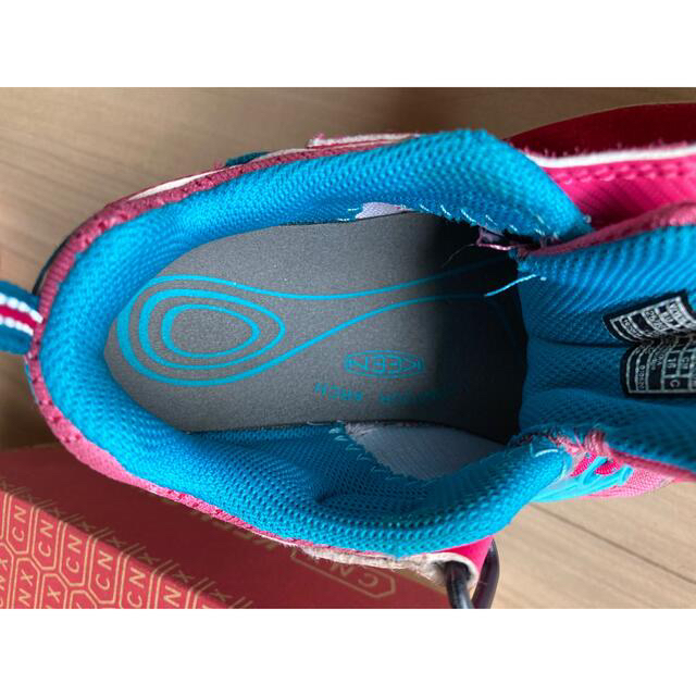 KEEN(キーン)のKEEN トレッキングシューズ　子供用 キッズ/ベビー/マタニティのキッズ靴/シューズ(15cm~)(アウトドアシューズ)の商品写真