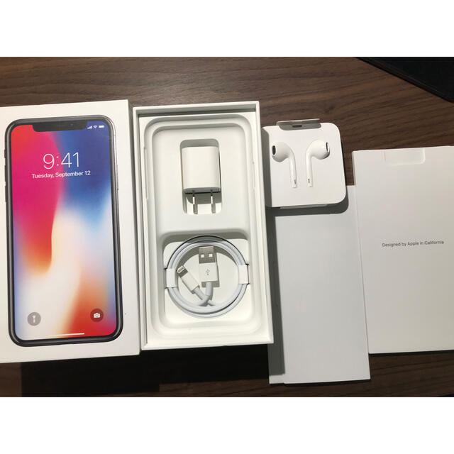 Apple(アップル)のiPhoneX 256GB docomo版 スマホ/家電/カメラのスマートフォン/携帯電話(スマートフォン本体)の商品写真