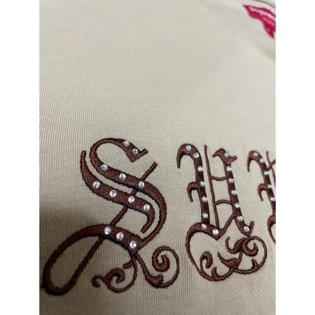 Supreme(シュプリーム)のSupreme  Old English Rhinestone tee   メンズのトップス(Tシャツ/カットソー(半袖/袖なし))の商品写真