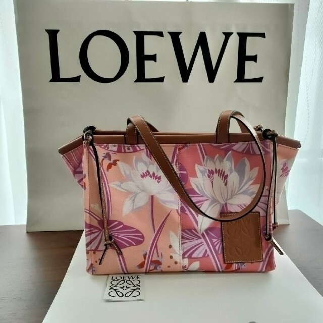 LOEWE(ロエベ)の【tresor様専用】ロエベ　クッショントート レディースのバッグ(ハンドバッグ)の商品写真