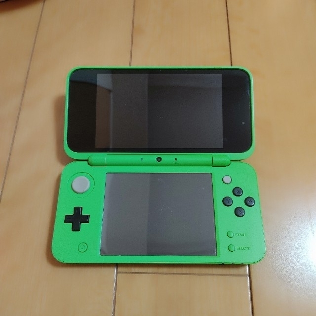 ニンテンドー2DS(ニンテンドー2DS)のMINECRAFT Newニンテンドー2DS LL ジャンク エンタメ/ホビーのゲームソフト/ゲーム機本体(携帯用ゲーム機本体)の商品写真