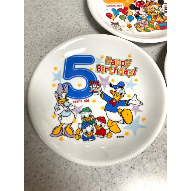 Disney(ディズニー)のディズニー☆バースデープレート☆5歳 キッズ/ベビー/マタニティの授乳/お食事用品(プレート/茶碗)の商品写真