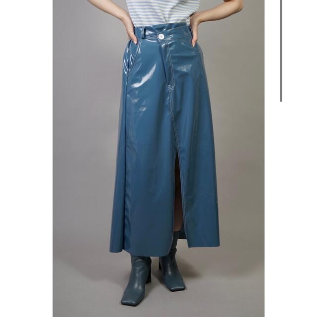 TOGA(トーガ)のHELK  ENAMEL STITCH SKIRT (BLUE) レディースのスカート(ロングスカート)の商品写真