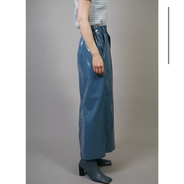 TOGA(トーガ)のHELK  ENAMEL STITCH SKIRT (BLUE) レディースのスカート(ロングスカート)の商品写真