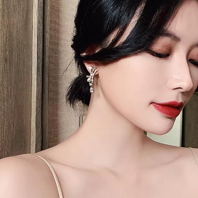 Dior(ディオール)のribbon crystal pierce レディースのアクセサリー(ピアス)の商品写真