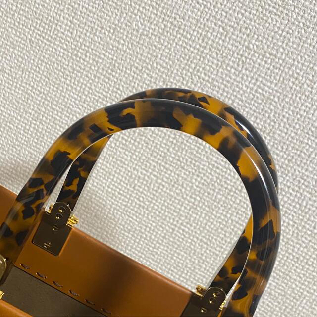 ラクマ初出品☆破格値段！FENDI フェンディ サンシャイン ミディアム