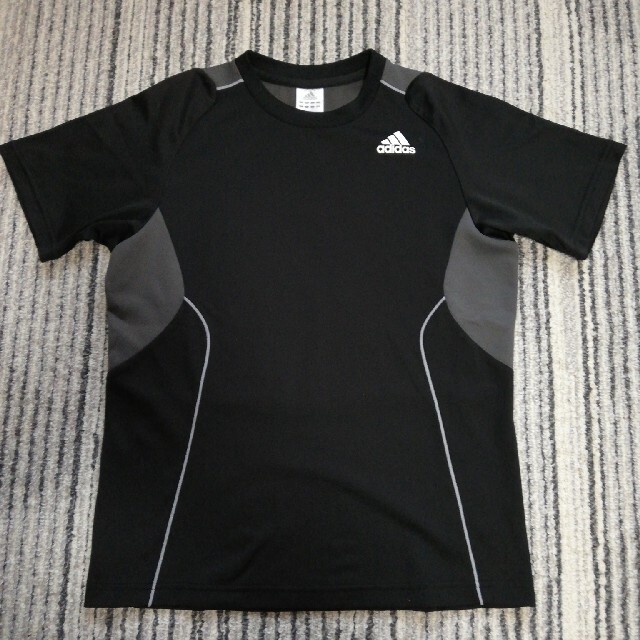 adidas(アディダス)のadidas　Tシャツ　ジュニアS キッズ/ベビー/マタニティのキッズ服男の子用(90cm~)(Tシャツ/カットソー)の商品写真