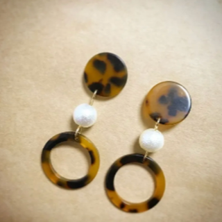 大人　べっ甲柄　ハンドメイド　イヤリング　樹脂ピアス　秋　冬(イヤリング)