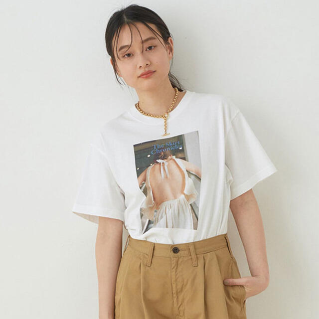 Adam et Rope'(アダムエロぺ)のadam et rope THE SKIRT CHRONICLES Tシャツ レディースのトップス(Tシャツ(半袖/袖なし))の商品写真