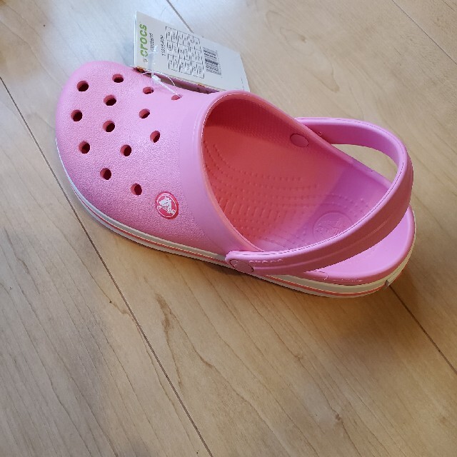 crocs(クロックス)の新品未使用のクロックスです(*^^*) レディースの靴/シューズ(サンダル)の商品写真