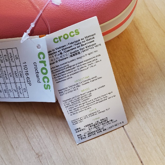 crocs(クロックス)の新品未使用のクロックスです(*^^*) レディースの靴/シューズ(サンダル)の商品写真