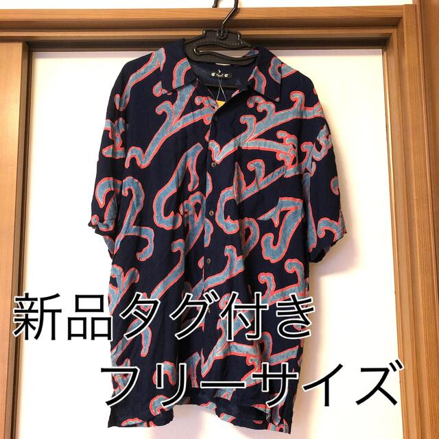 チャイハネ(チャイハネ)の新品タグ付き Amina ネイビー柄シャツ メンズのトップス(シャツ)の商品写真