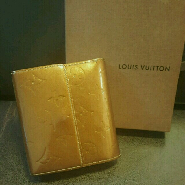LOUIS VUITTON(ルイヴィトン)の本物　値下げ中★　ルイヴィトン　二つ折り　財布　ヴェルニ レディースのファッション小物(財布)の商品写真