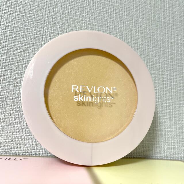 REVLON(レブロン)のレブロン　スキンライト　プレストパウダー　101 コスメ/美容のベースメイク/化粧品(フェイスパウダー)の商品写真