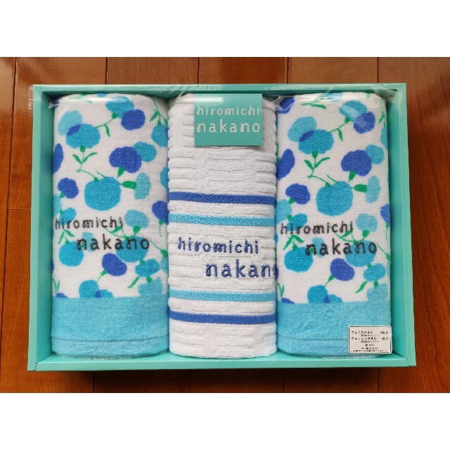 HIROMICHI NAKANO(ヒロミチナカノ)のhiromichi nakano　フェイスタオル2枚　ウオッシュタオル1枚 インテリア/住まい/日用品の日用品/生活雑貨/旅行(タオル/バス用品)の商品写真