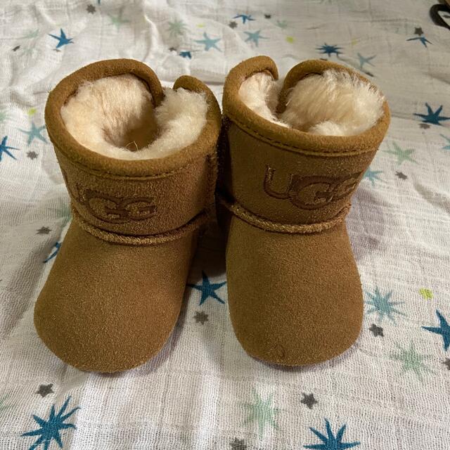 UGG(アグ)のムートンブーツ ベビー キッズ/ベビー/マタニティのベビー靴/シューズ(~14cm)(ブーツ)の商品写真