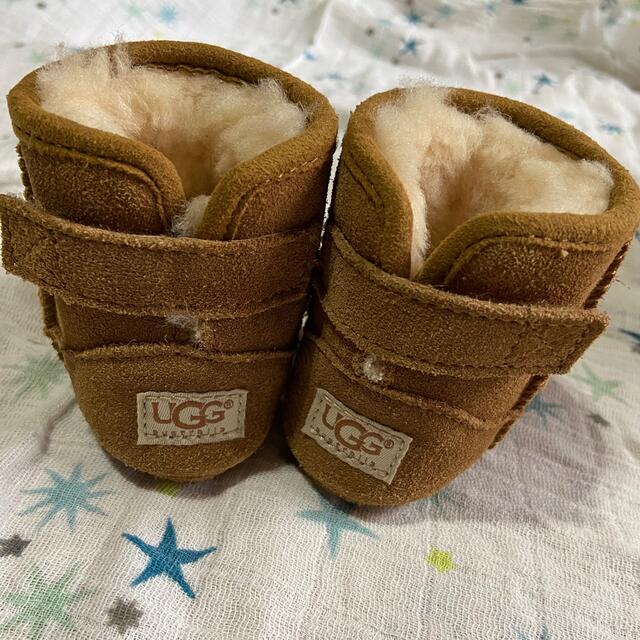 UGG(アグ)のムートンブーツ ベビー キッズ/ベビー/マタニティのベビー靴/シューズ(~14cm)(ブーツ)の商品写真