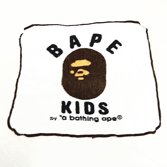 A BATHING APE(アベイシングエイプ)のア・ベイシング・エイプ　ハンドタオル　保存袋付き インテリア/住まい/日用品のインテリア/住まい/日用品 その他(その他)の商品写真