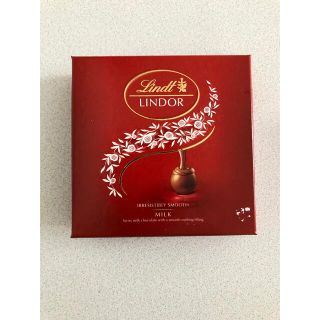 リンツ(Lindt)の【りんご様専用】リンドール　リンツ　ミルクギフト9個入り　1箱(菓子/デザート)