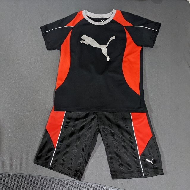 PUMA(プーマ)のプーマ140サイズ半袖Tシャツ&ジャージハーフパンツ キッズ/ベビー/マタニティのキッズ服男の子用(90cm~)(Tシャツ/カットソー)の商品写真