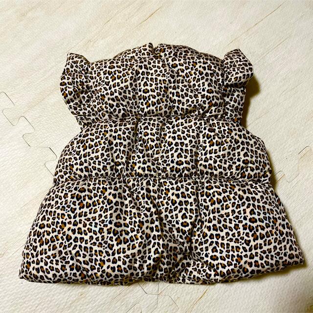 babyGAP(ベビーギャップ)のbabyGap ダウンベスト 70サイズ ヒョウ柄 キッズ/ベビー/マタニティのベビー服(~85cm)(ジャケット/コート)の商品写真