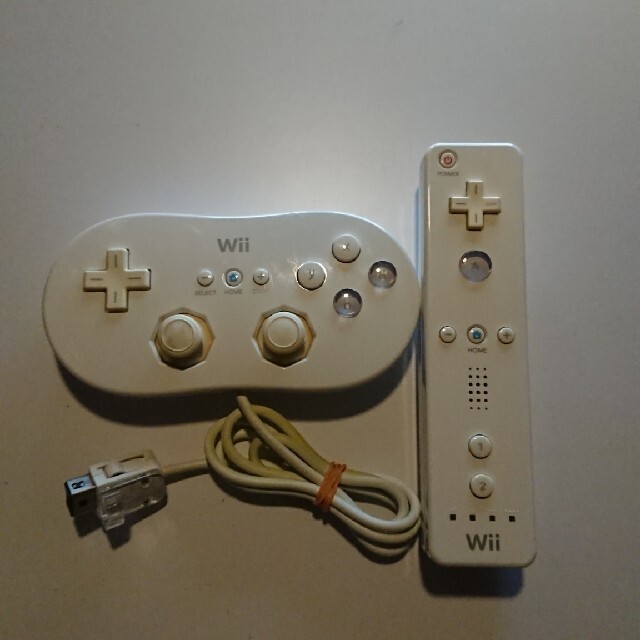 Wii(ウィー)のクラシックコントローラ ＋ Wiiリモコン エンタメ/ホビーのゲームソフト/ゲーム機本体(家庭用ゲーム機本体)の商品写真