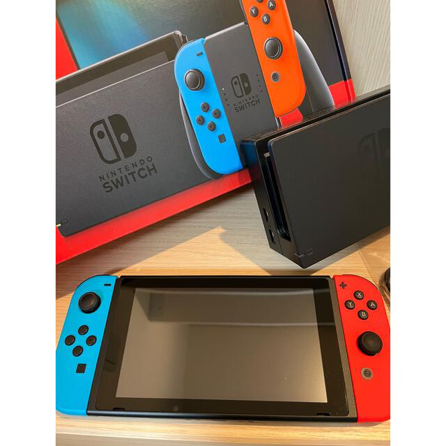 Nintendo Switch(ニンテンドースイッチ)のNintendo Switch JOY-CON(L) ネオンブルー/(R) ネオ エンタメ/ホビーのゲームソフト/ゲーム機本体(家庭用ゲーム機本体)の商品写真