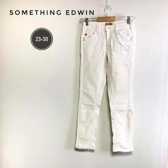 SOMETHING(サムシング)のSOMETHING EDWIN ホワイトジーンズ　デニム　訳ありスキニーパンツS レディースのパンツ(デニム/ジーンズ)の商品写真