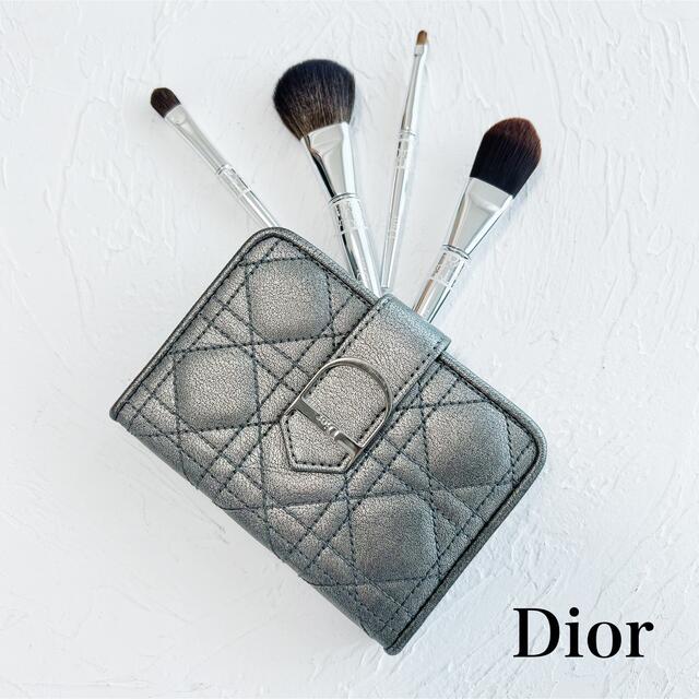 Christian Dior(クリスチャンディオール)のChristian Dior ディオール メイクブラシセット 鏡付ブラシポーチ コスメ/美容のメイク道具/ケアグッズ(ブラシ・チップ)の商品写真