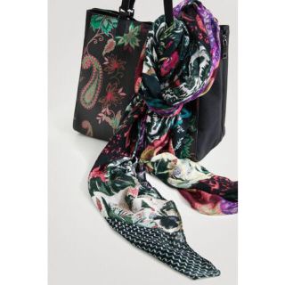 デシグアル(DESIGUAL)の新品✨タグ付き♪定価8,900円　花柄スカーフ　ブラック系　大特価‼️(ストール/パシュミナ)