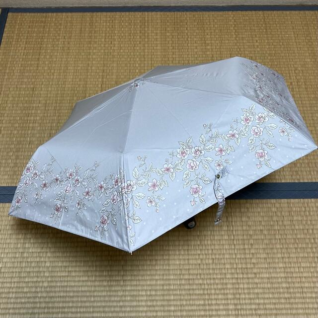 【激安】晴雨兼用折たたみ傘50cm遮光シルバーコーティング新品未使用 レディースのファッション小物(傘)の商品写真