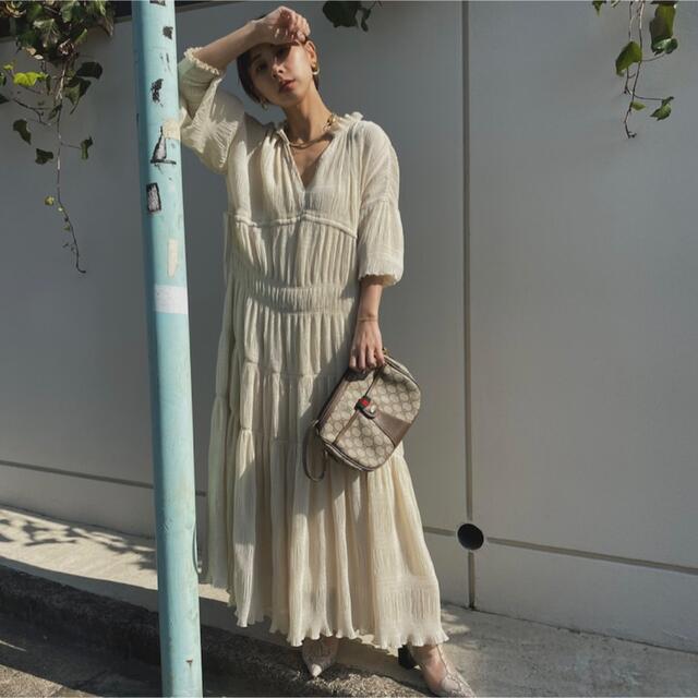 Ameri VINTAGE(アメリヴィンテージ)の【美品】AMERI SHIRRING PLEATS DRESS レディースのワンピース(ロングワンピース/マキシワンピース)の商品写真