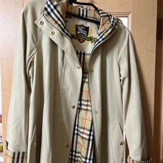 バーバリー(BURBERRY)のバーバリースプリングコート　美品　40(スプリングコート)