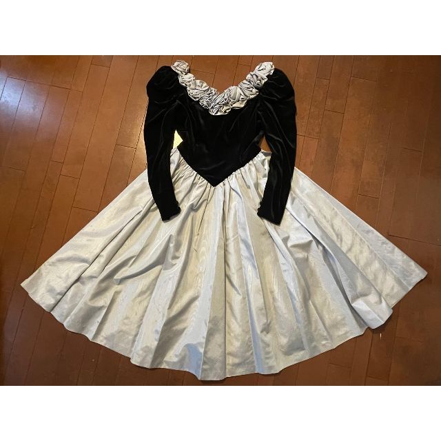 Dress Black ロングドレス 黒 シルバー バラのあしらい（サイズ９ ...