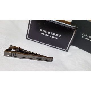 バーバリーブラックレーベル(BURBERRY BLACK LABEL)の正規 バーバリーブラックレーベル エンブレムロゴ メタルブラックタイピン 付属有(ネクタイピン)