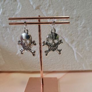 プリティスカル樹脂ポストピアス(ピアス)