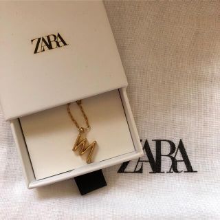 ザラ(ZARA)のZARA ザラ　イニシャルネックレス　M 新品未使用(ネックレス)