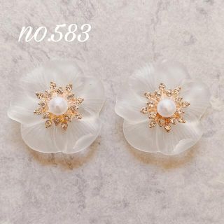 no.583 フラワー パール ビジュー ホワイト ピアス、イヤリング(ピアス)