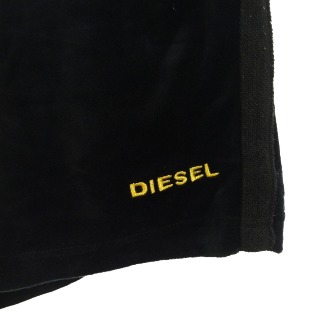 DIESEL(ディーゼル)のDIESEL ディーゼル ゴールドロゴ ベロア ハーフパンツ ブラック メンズのパンツ(ショートパンツ)の商品写真