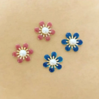 大人可愛い　花　フラワー　ハンドメイド　アクセサリー　樹脂ピアス　イヤリング(イヤリング)