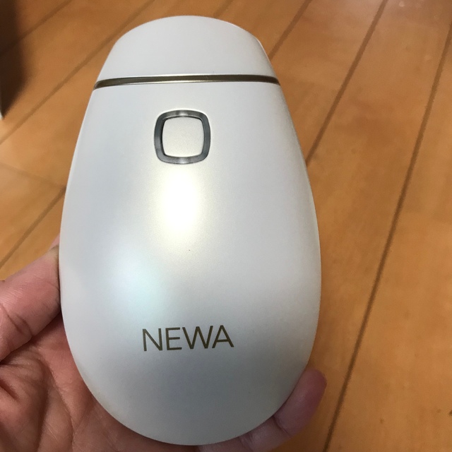 NEWAリフト　ニューアリフト　ビューテリジェンス超音波美顔器おまけ付き スマホ/家電/カメラの美容/健康(フェイスケア/美顔器)の商品写真