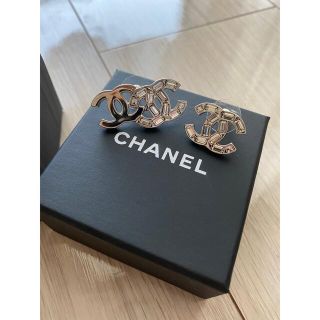 シャネル(CHANEL)のシャネルCHANEL ピアス ロゴ 2022SS 新作(ピアス(両耳用))